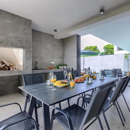 Nika By Interhome *