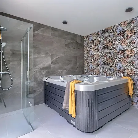 Villa Nika By Interhome